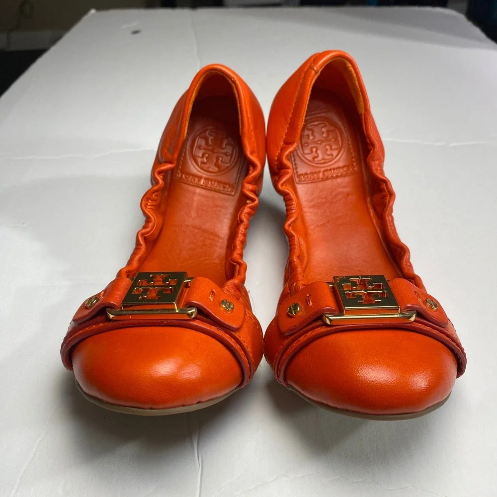 Tory Burch Ambrose Gold Logo Reva Cap‎ Toe Ballet Flats Orange Leather Size 5.5